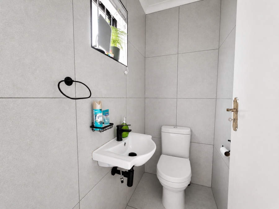 2 Bedroom Property for Sale in Table View Western Cape